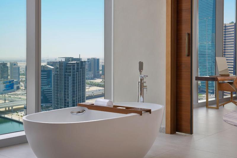 St Regis King Suite with Canal View  including Signature St. Regis Butler Service image 3