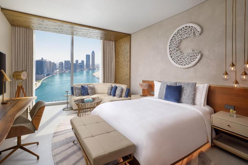 Deluxe King Room with Canal View  including Signature St. Regis Butler Service image 3