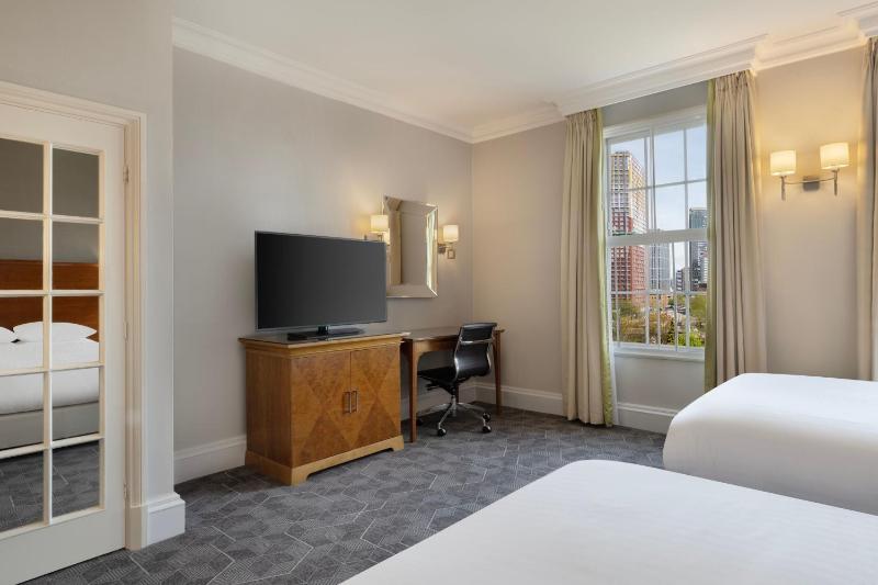 Deluxe Double Room with Two Double Beds image 3