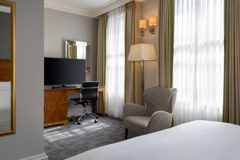 Deluxe Double Room image 4