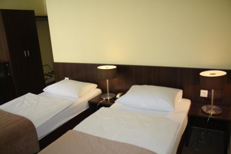 Double Room image 2