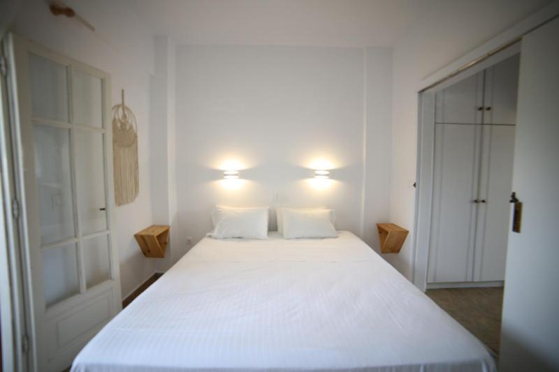 Family Room image 1