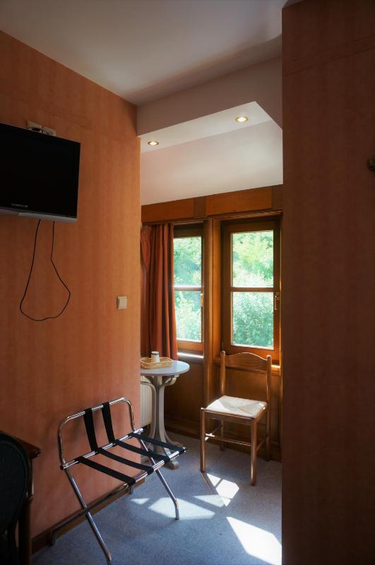 Standard Family Room image 3