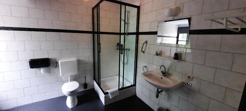 Large Double Room image 4