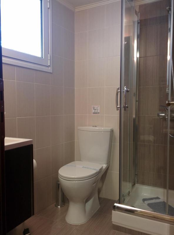 Standard Double or Twin Room without Balcony and City View image 2