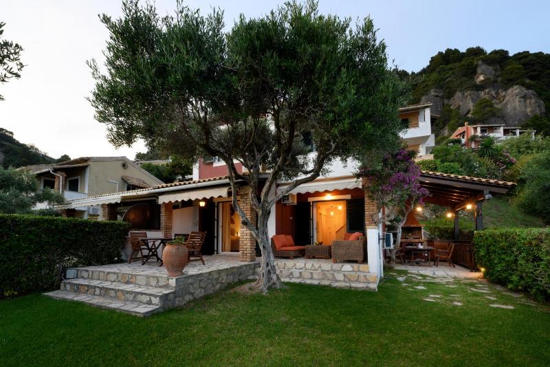Seaduced Beachfront Villa by CorfuEscapes Images