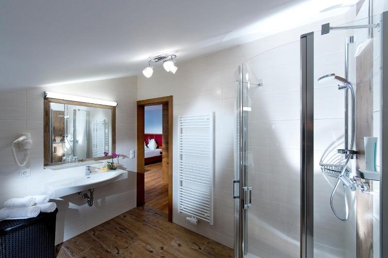 Deluxe Double Room with Balcony image 3