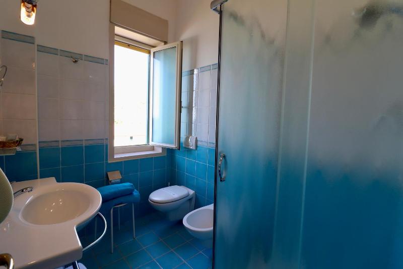 Deluxe Room image 3