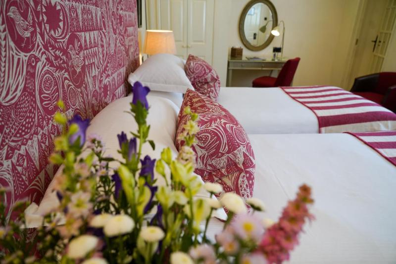Classic Double or Twin Room with wet room image 3