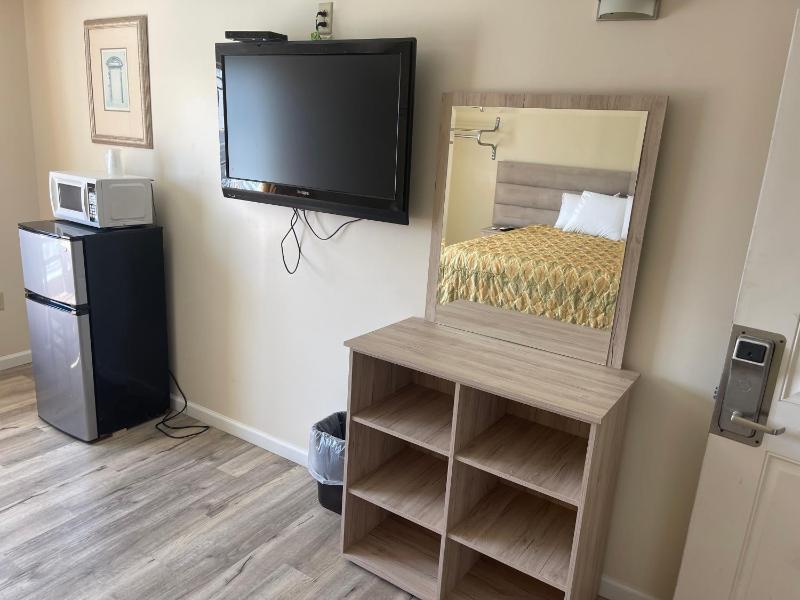King Room image 3