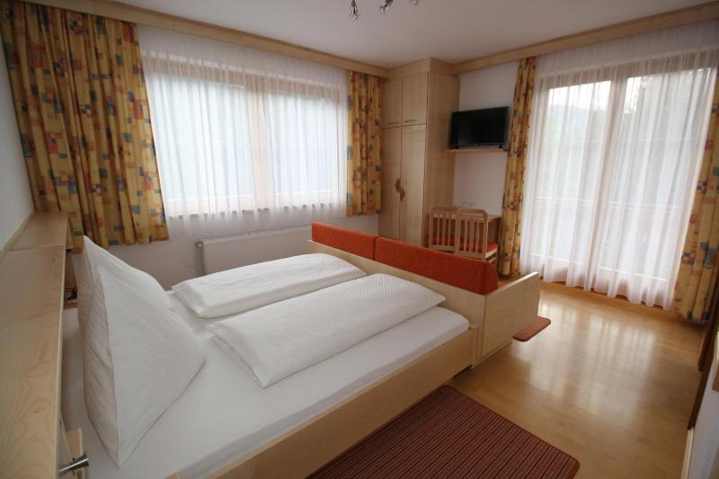 Double Room with Balcony image 1