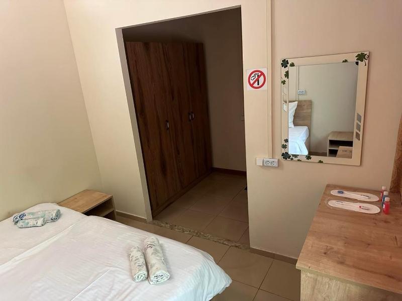 Double Room with Garden View image 3