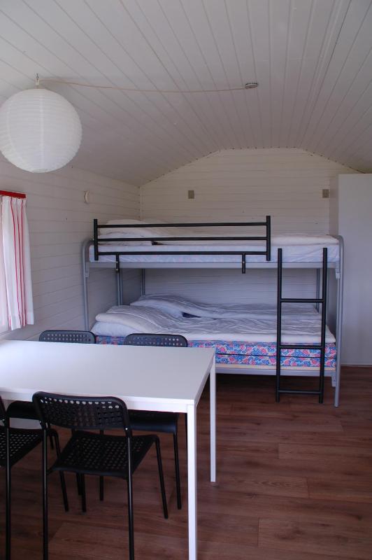 One-Bedroom Cottage with Shared Bathroom image 4