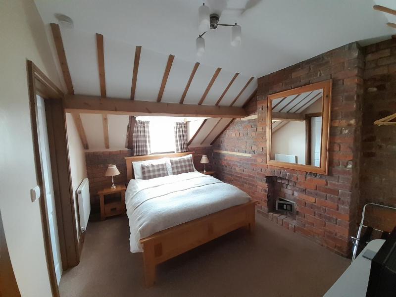 Deluxe King Room image 3