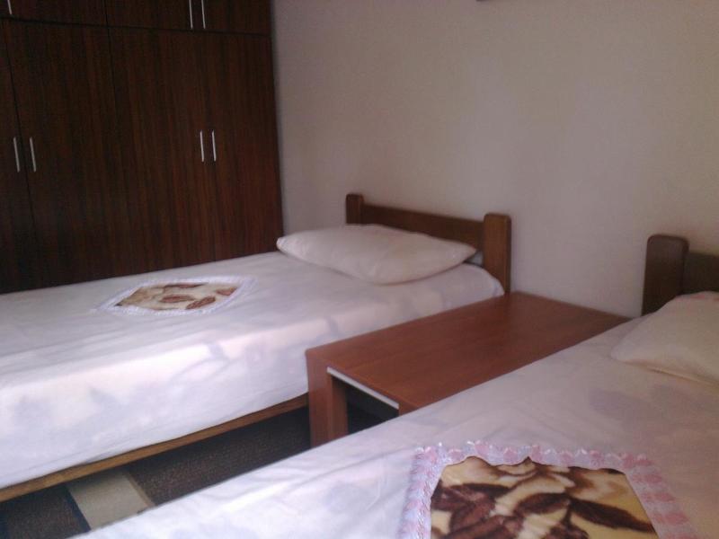 Twin Room image 3