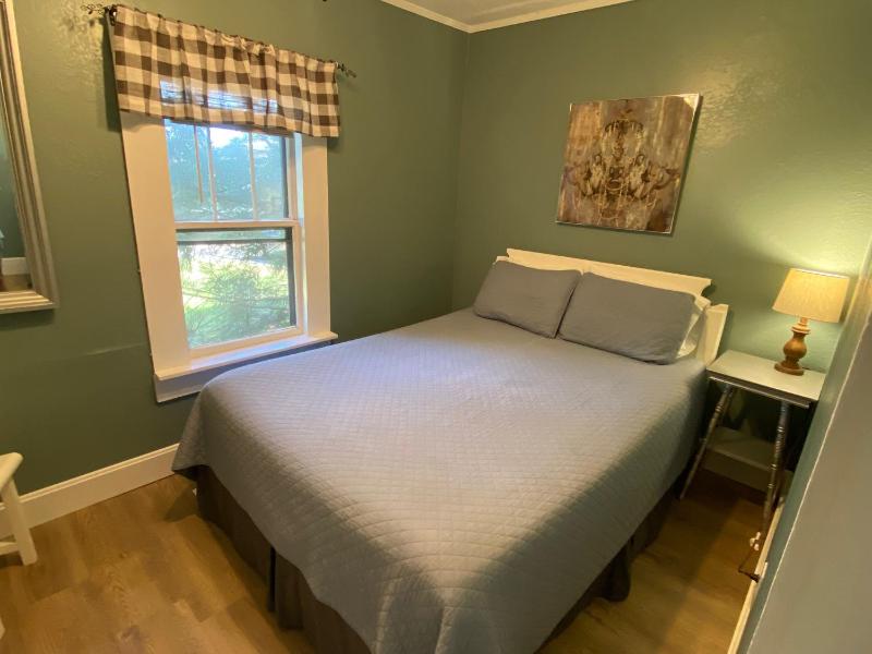 Three-Bedroom House image 2