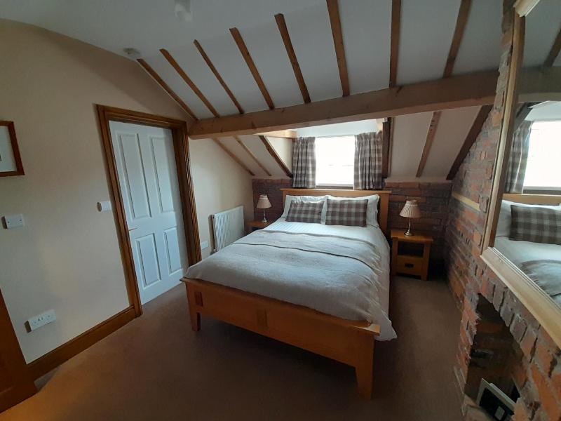 Deluxe King Room image 4