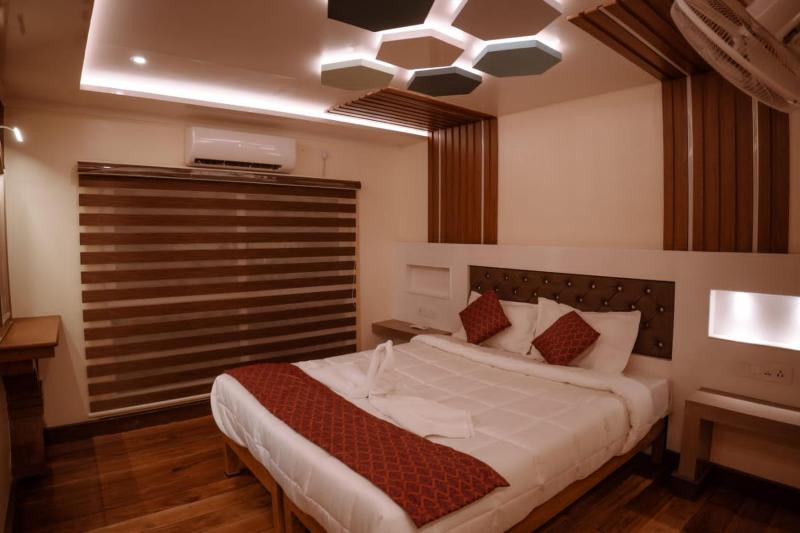 Royal Houseboats - image 3