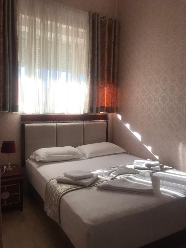 Small Double Room image 1