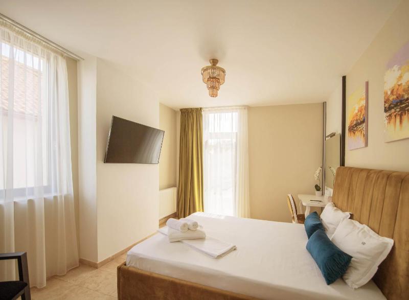 Deluxe Double Room image 1