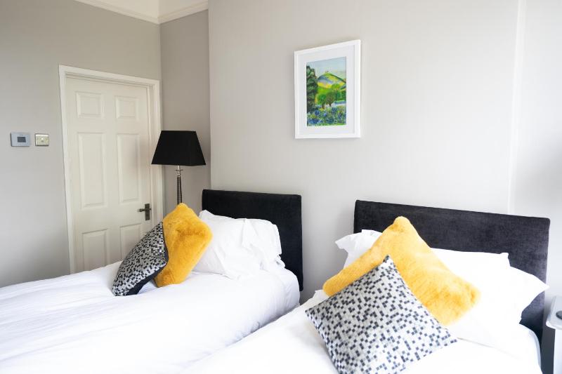 Double or Twin Room image 3