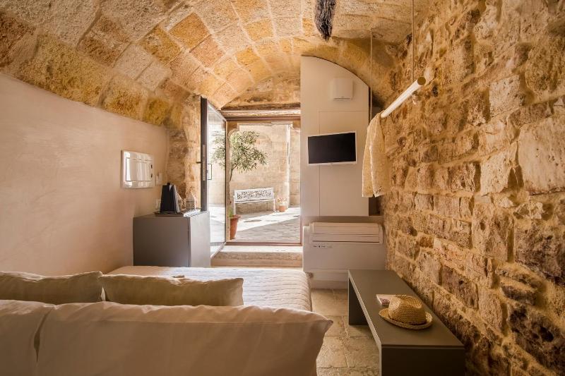 Double Room - Cave Basement  image 3