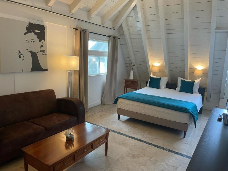 Double or Twin Room image 3