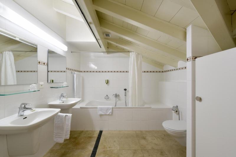 Double or Twin Room image 2