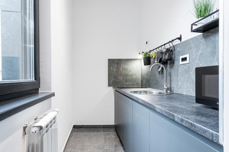 VERTIGO Modern Studio-Free private parking-Fast Wi-Fi - image 13