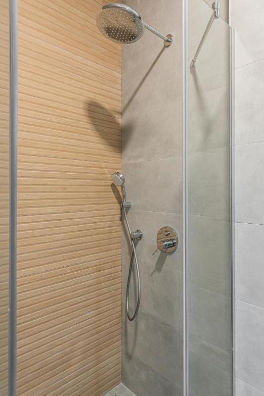 VERTIGO Modern Studio-Free private parking-Fast Wi-Fi - image 5