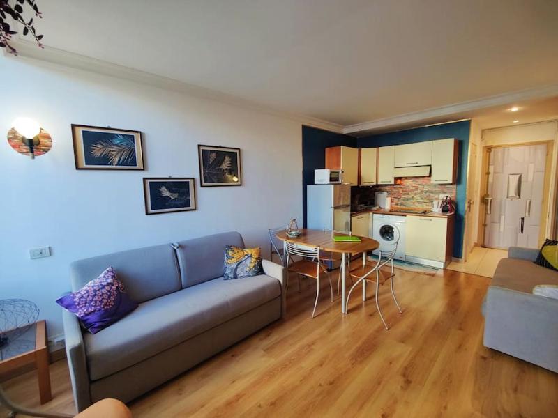Central close to beaches and shops up till 6 pers - image 11