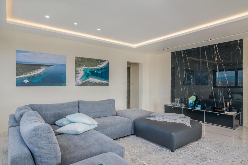 Malipe Penthouse with Sea View - image 33