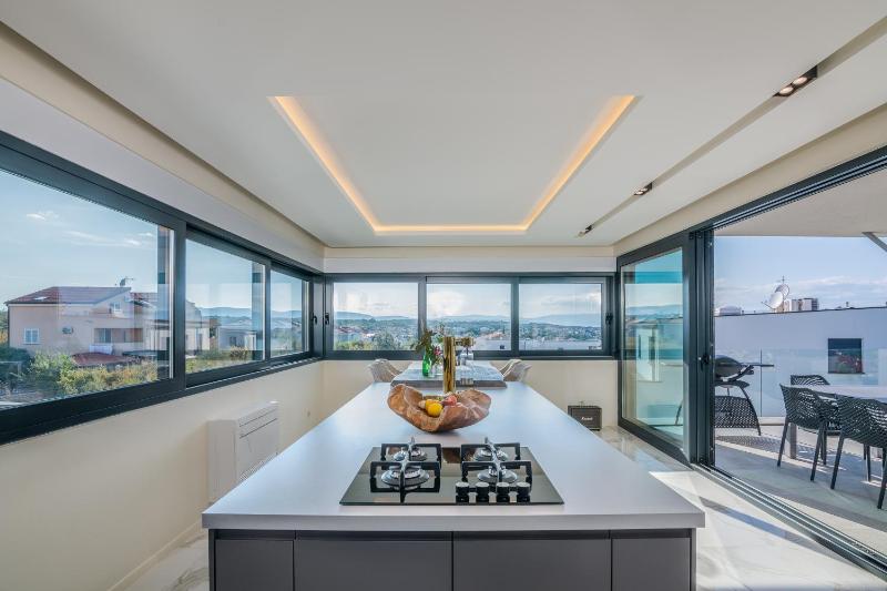 Malipe Penthouse with Sea View - image 9