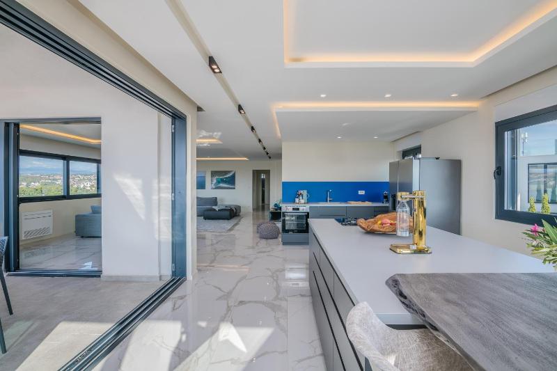 Malipe Penthouse with Sea View - image 13