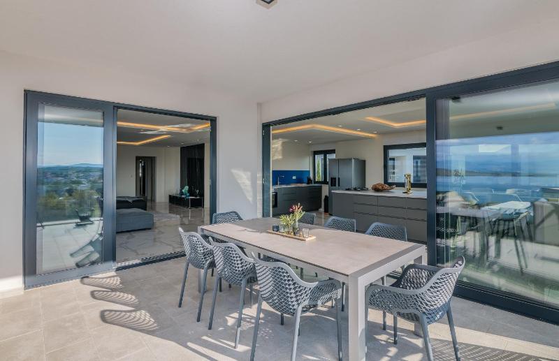 Malipe Penthouse with Sea View - image 19