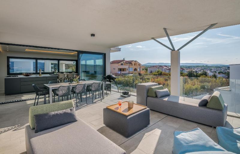 Malipe Penthouse with Sea View - image 35