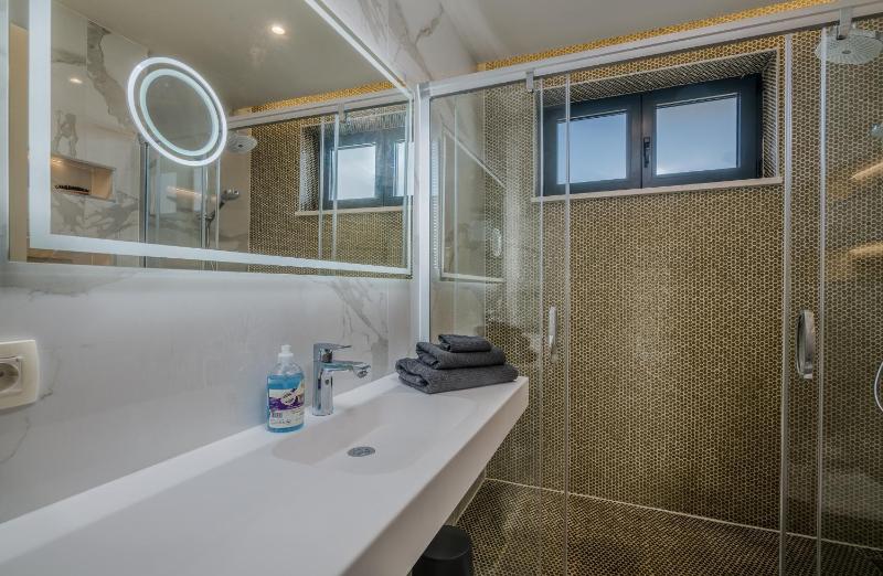 Malipe Penthouse with Sea View - image 26
