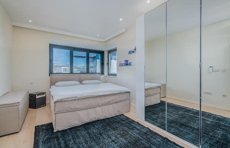 Malipe Penthouse with Sea View - image 14
