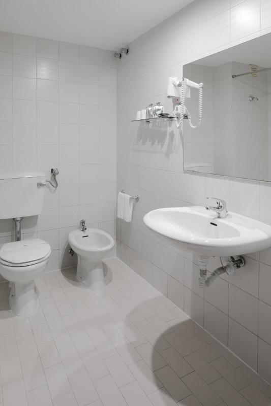 Double or Twin Room with Balcony image 4