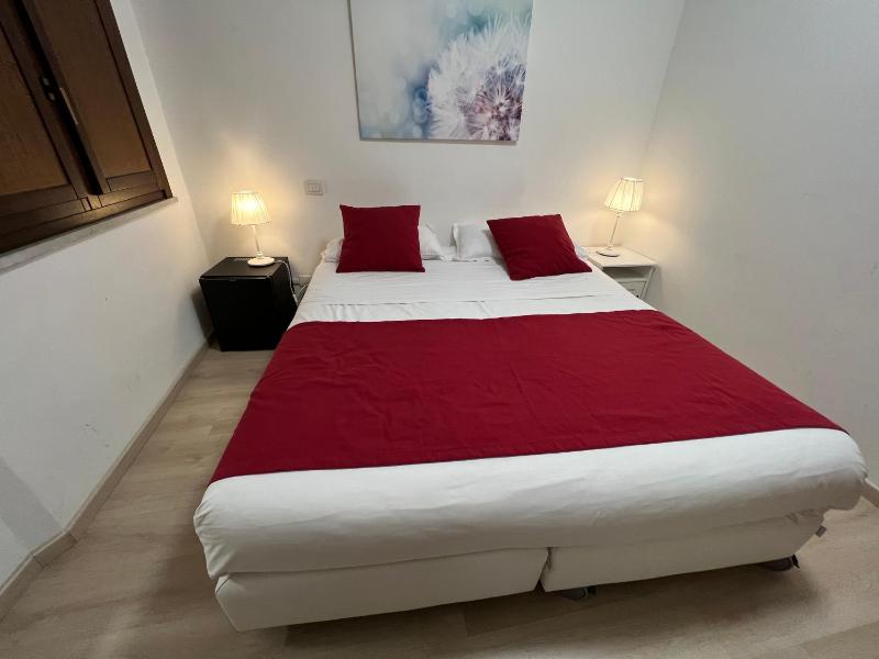 Small Double or Twin Room image 2