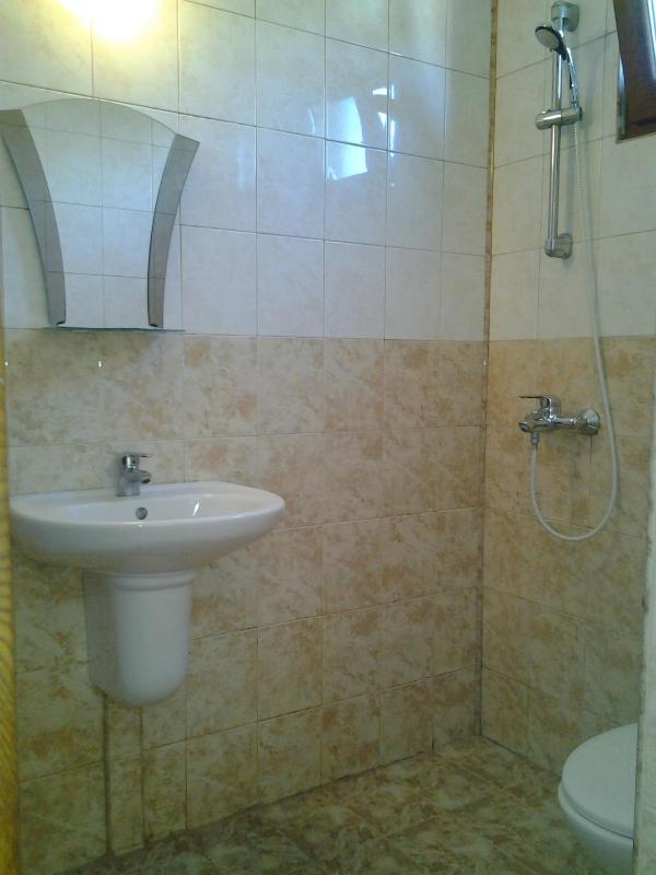 Triple Room with Bathroom image 2
