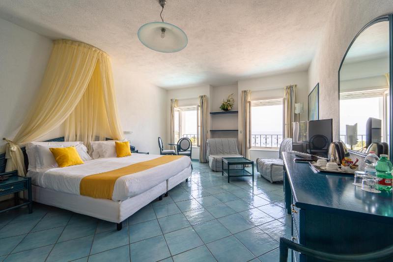 Junior Suite with Sea View and Access to Thermal Park image 2