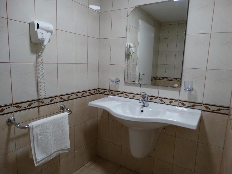 Double Room image 4
