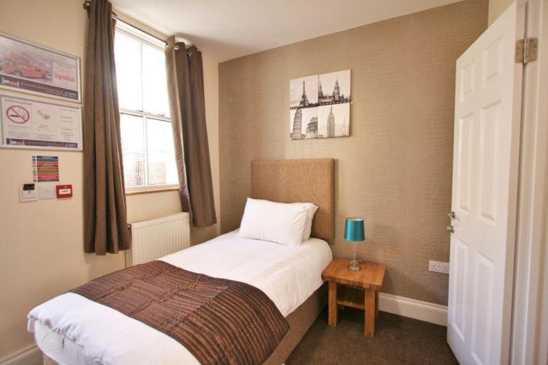 Single Room image 4