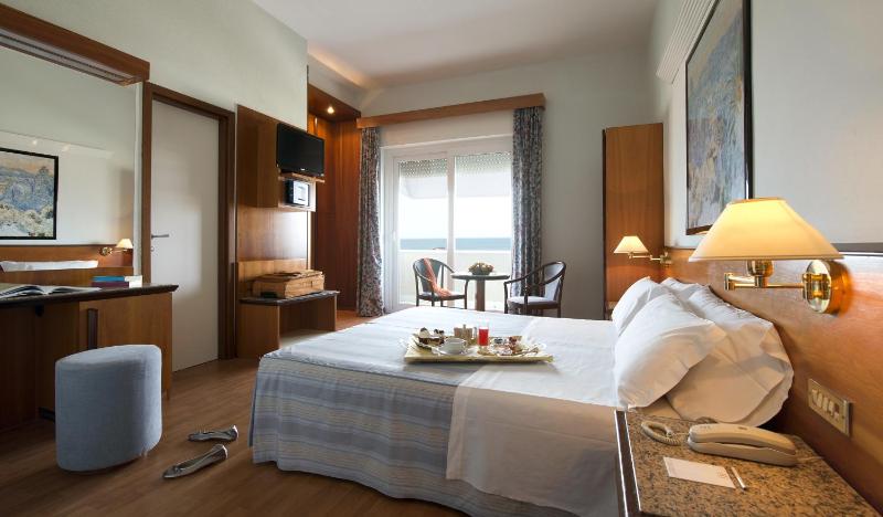 Family Room with Sea View image 3