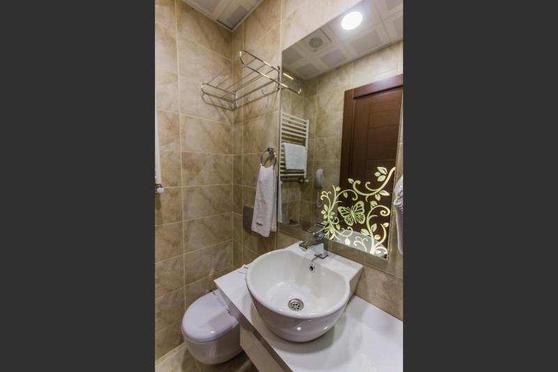 Deluxe Double Room with Balcony image 2