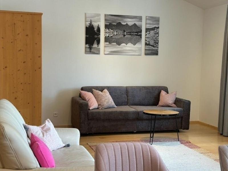 One-Bedroom Apartment image 4