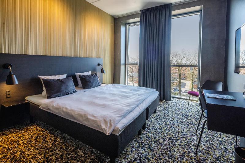 Double Room with Balcony image 1