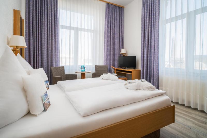 Economy Double Room with Inland View image 4