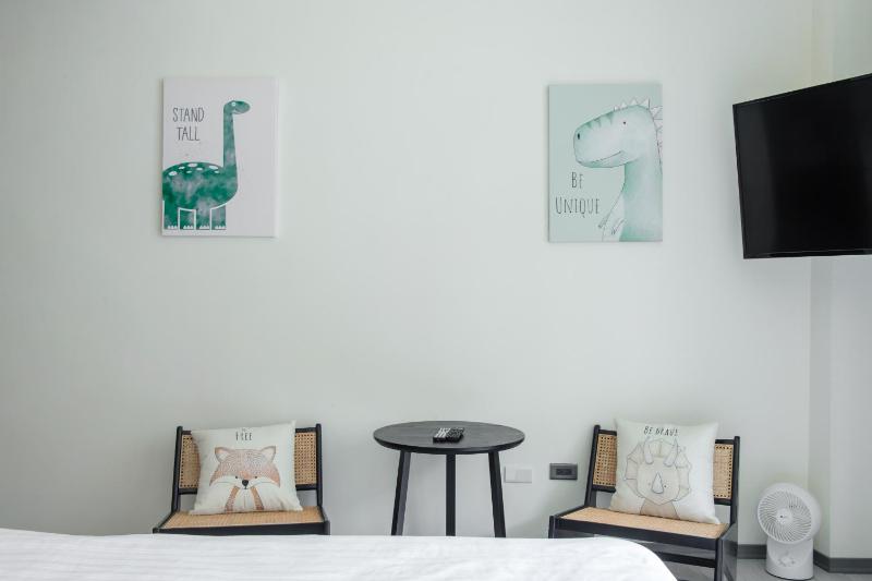 Long Stay Here - image 15